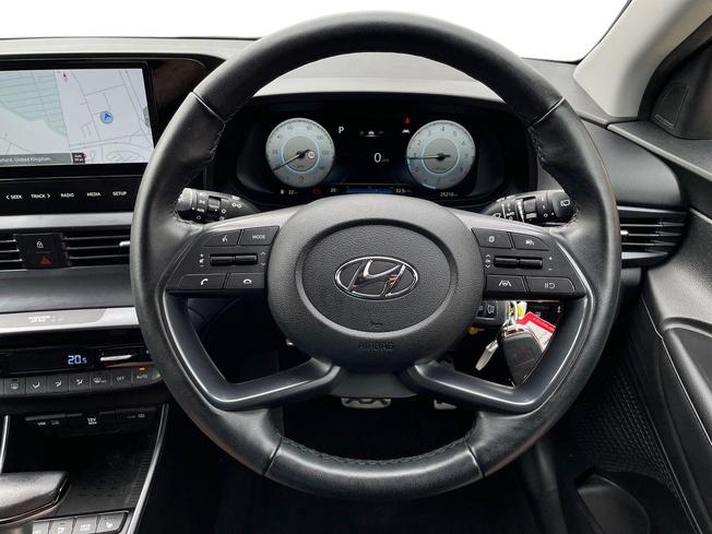 HYUNDAI Bayon Photo 11