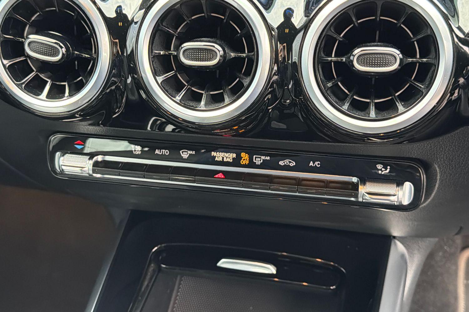 Mercedes-Benz GLA Photo 30