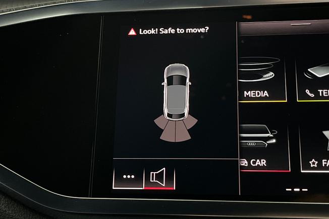 AUDI Q3 Photo 21