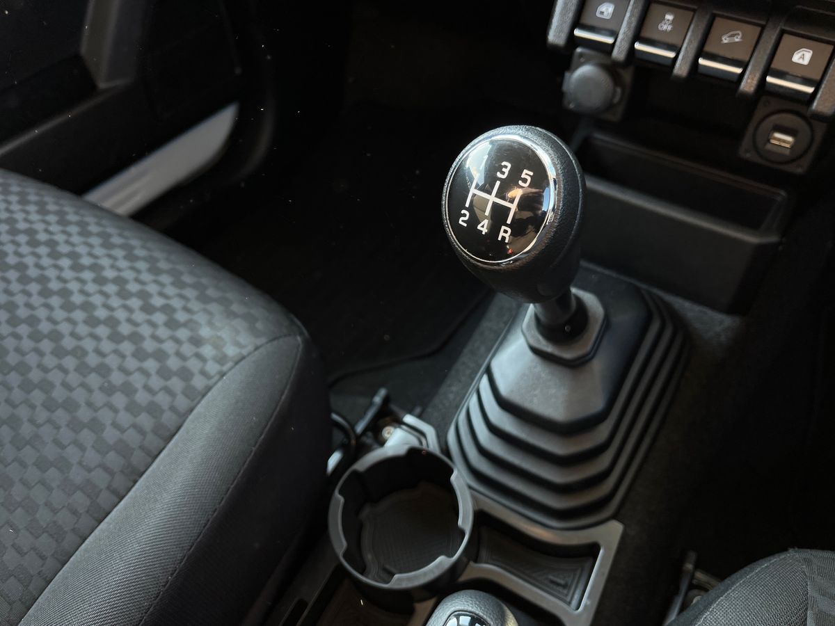 Suzuki Jimny Photo 11