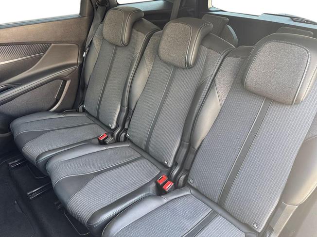 PEUGEOT 5008 Photo 9