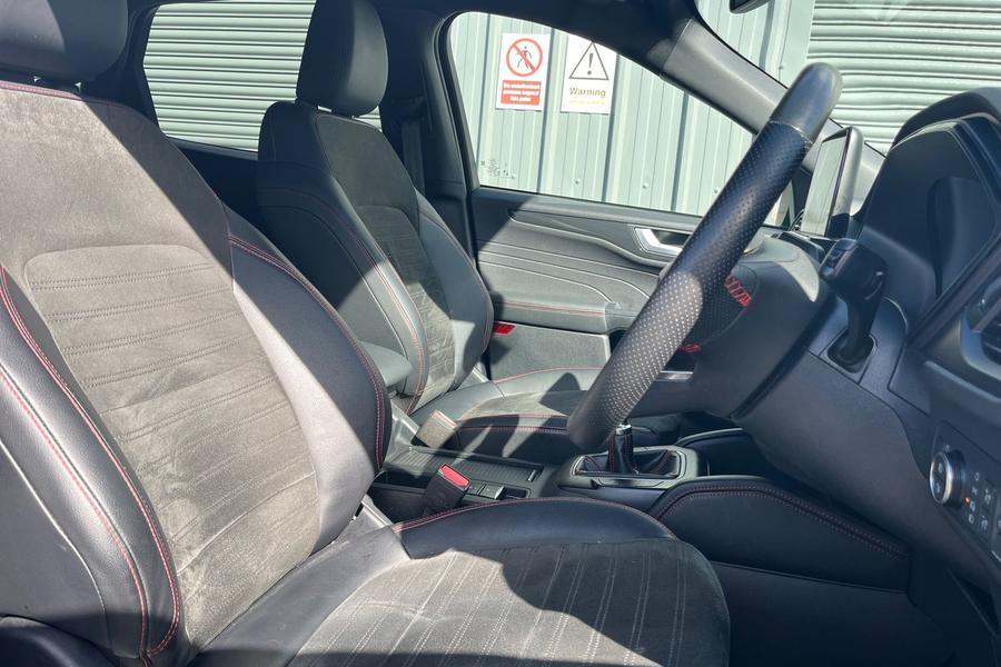 Ford KUGA Photo autoimg-3b205cb0d21b89edb63cb92988541c08026df561.jpg