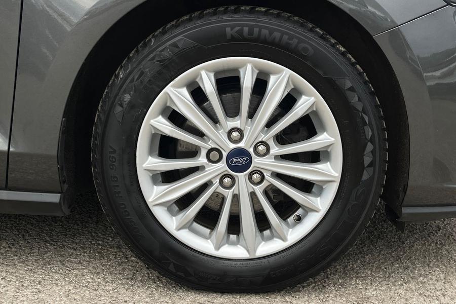 Ford FOCUS Photo autoimg-3b270edd20137b7d2ad8b3f4ed4b307f09ee55f6.jpg