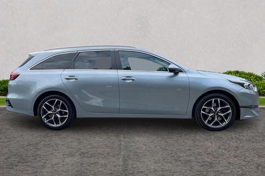 Kia Ceed Photo autoimg-3b280ad2fd0c5e478f551a6f2ba8d40e6ad26eba.jpg