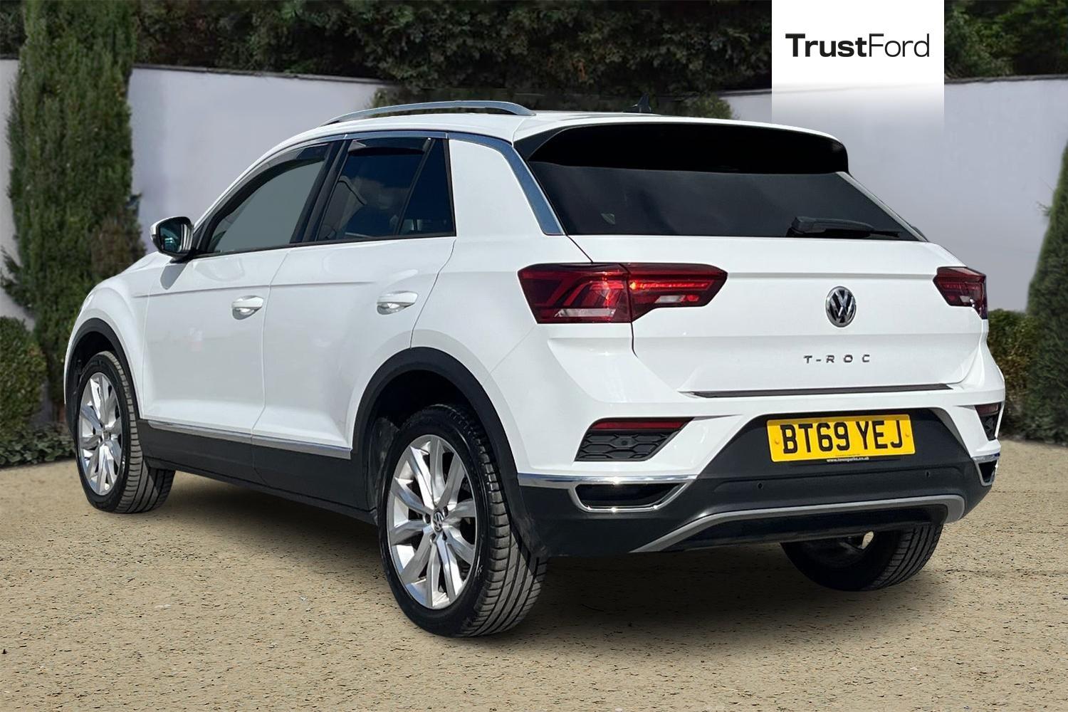 Volkswagen T-ROC Photo 1