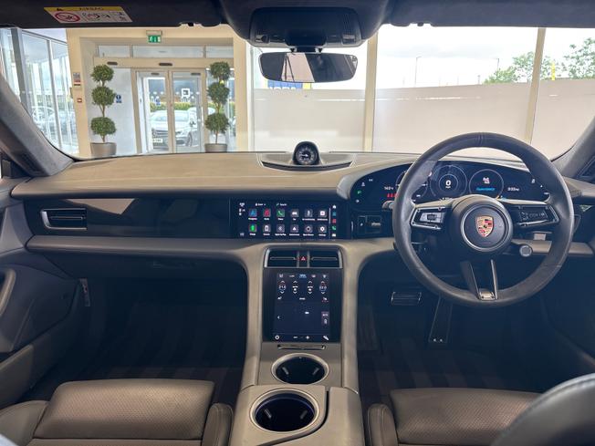 PORSCHE Taycan Photo 27