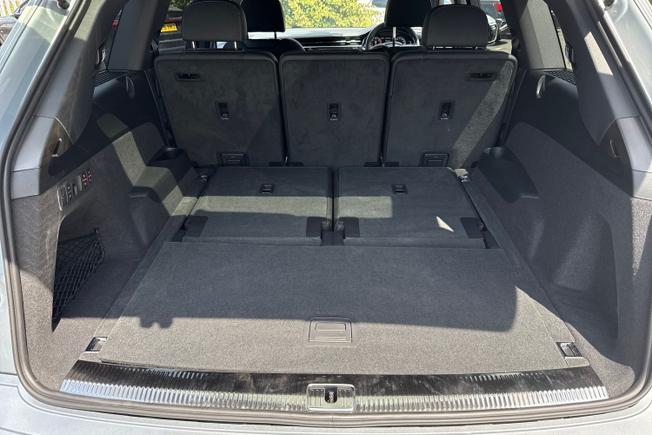 AUDI Q7 Photo 12