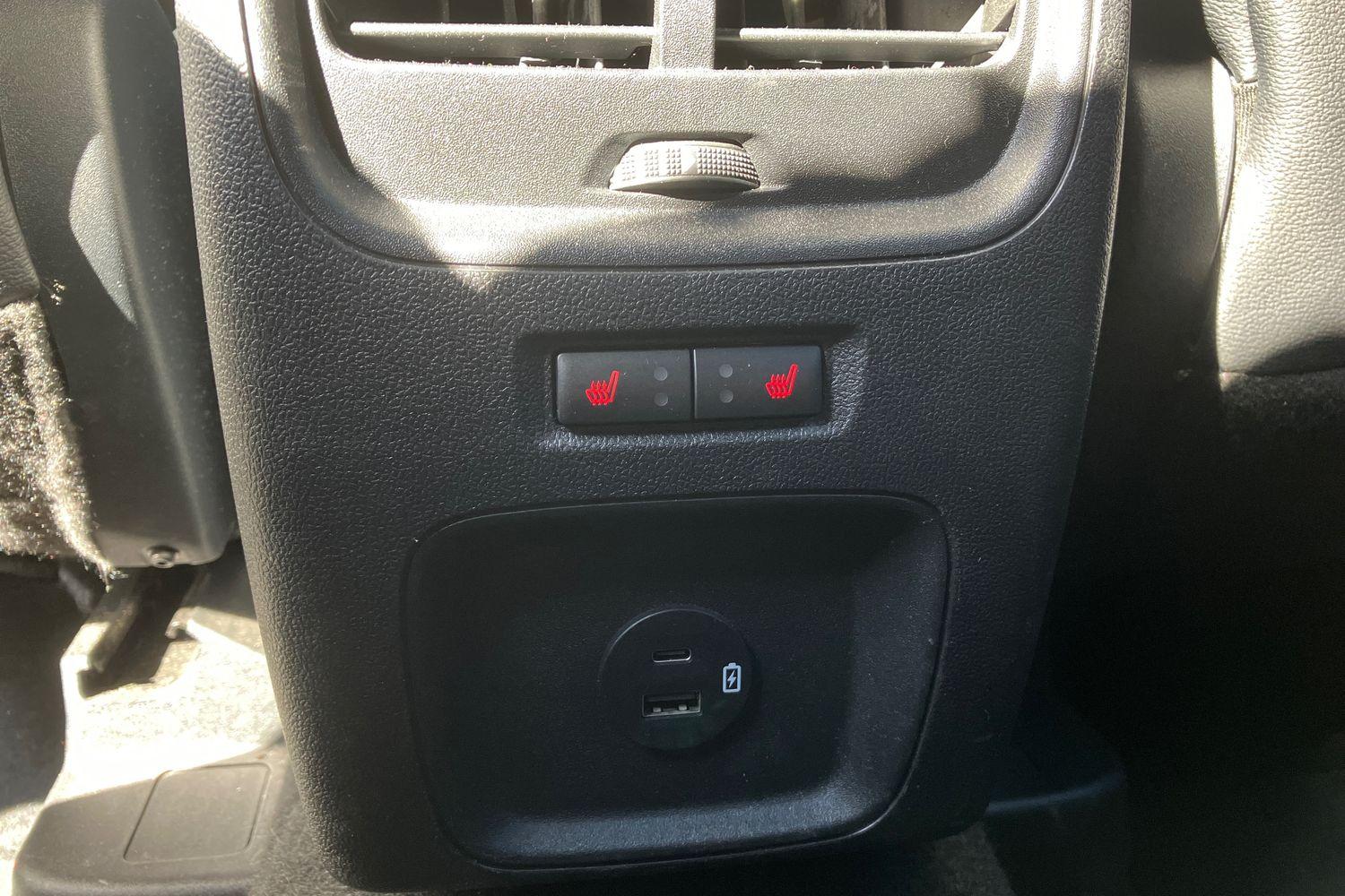 Ford KUGA Photo 32