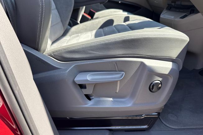 VOLKSWAGEN Multivan Photo 24