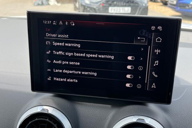 AUDI Q2 Photo 32