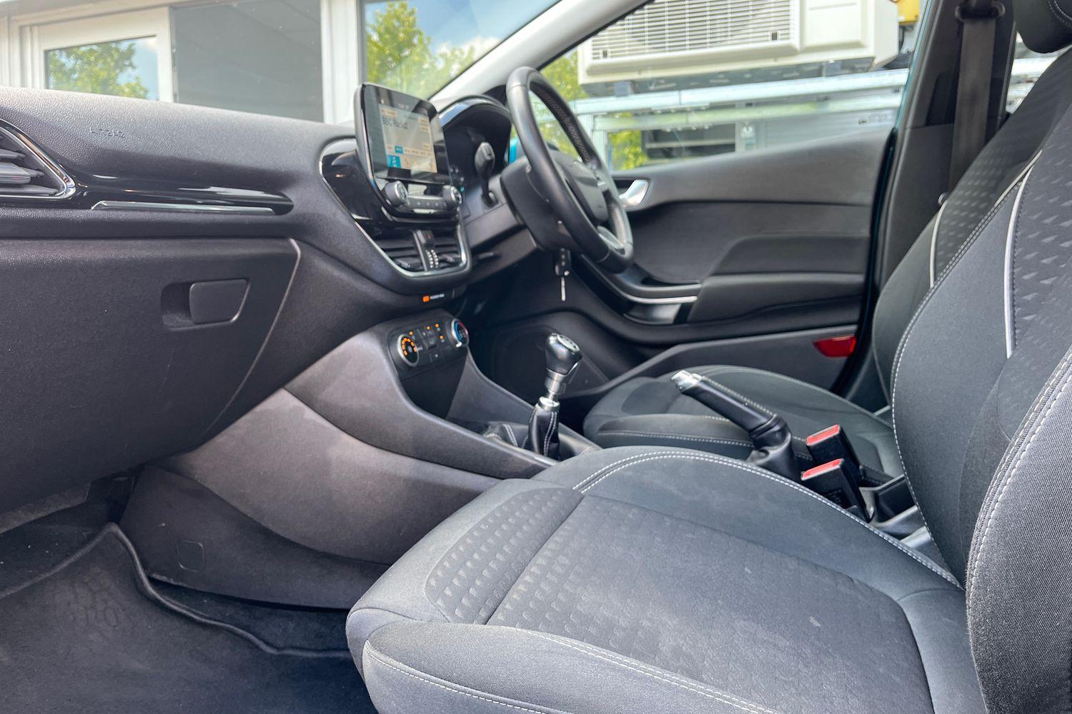 Ford FIESTA Photo 17