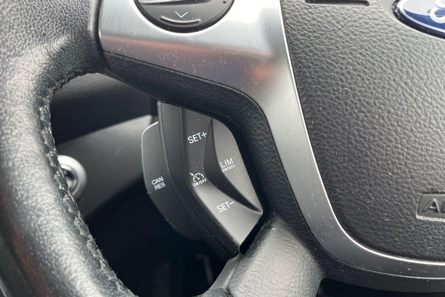 Ford KUGA Photo 36