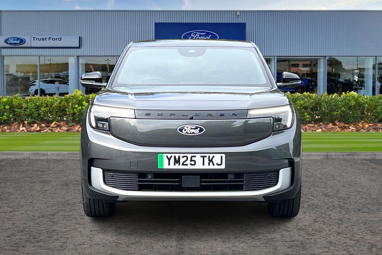 Ford Explorer Photo 5