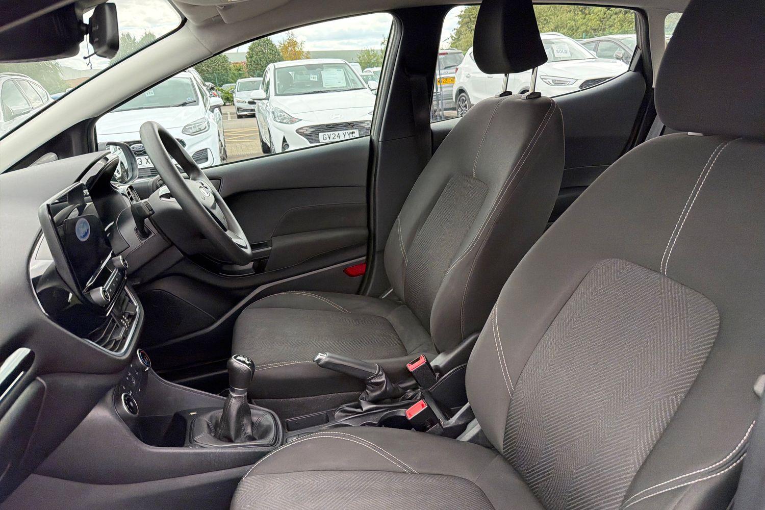 Ford FIESTA Photo 18