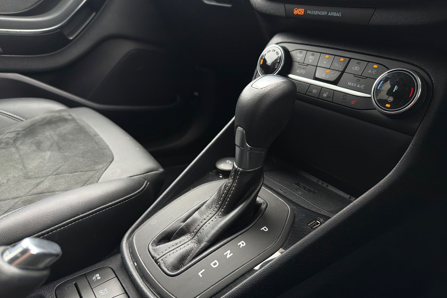 Ford FIESTA Photo 39