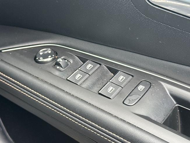 PEUGEOT 5008 Photo 46