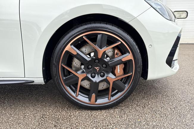 CUPRA Leon Photo 5