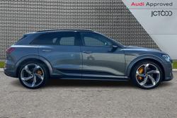 Audi e-tron S Photo 4