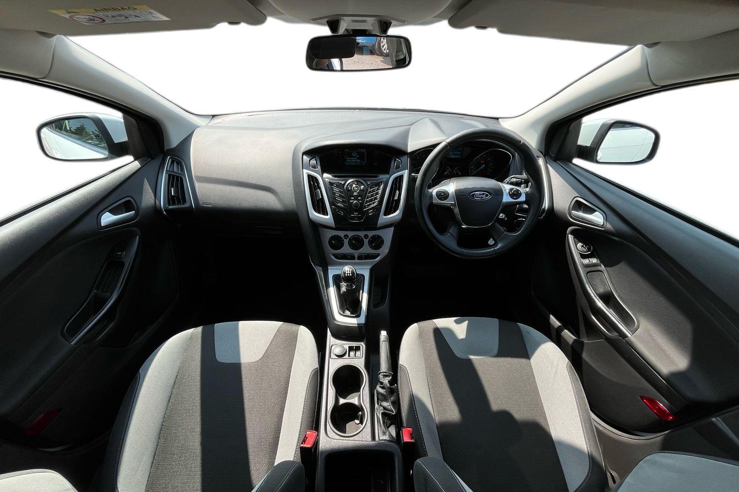 Ford Focus Photo 9