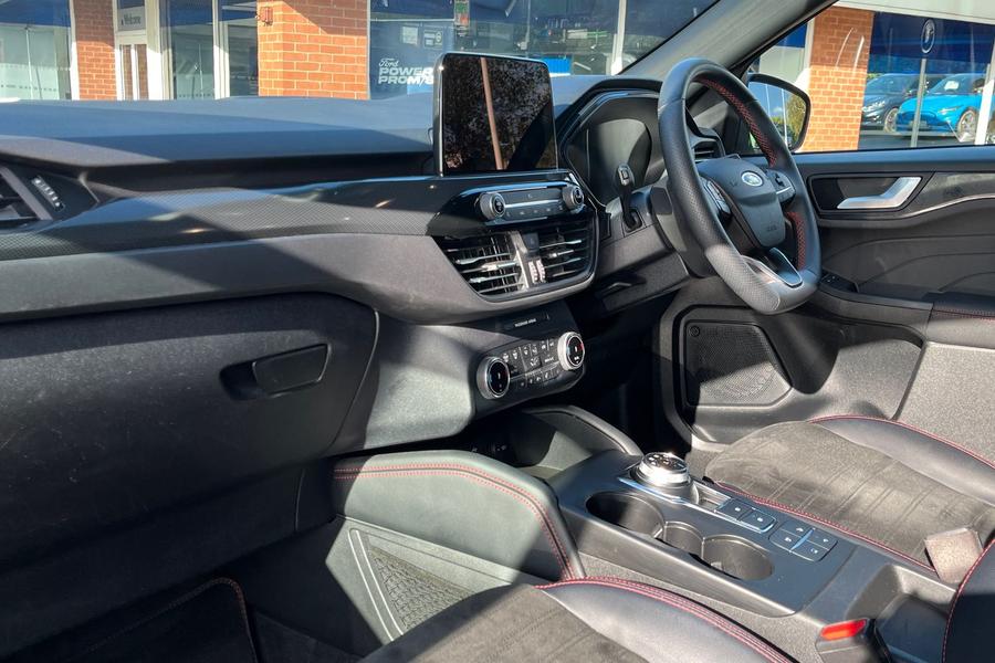 Ford KUGA Photo autoimg-3b618f5731263e93621071300e4cdf9806f7079e.jpg