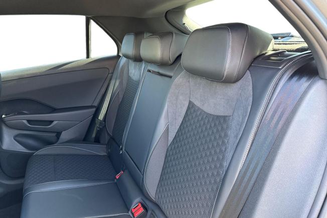 VOLKSWAGEN T-Roc Photo 9