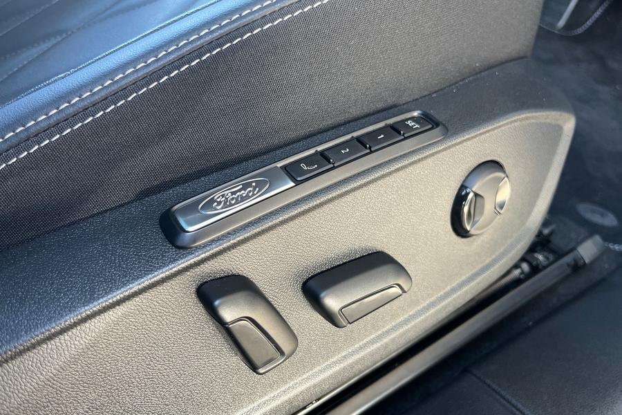 Ford Explorer Photo autoimg-3b657619b521f335443770f0b4c71d3930af6050.jpg