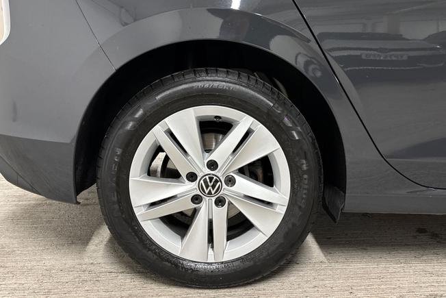 VOLKSWAGEN Golf Photo 5