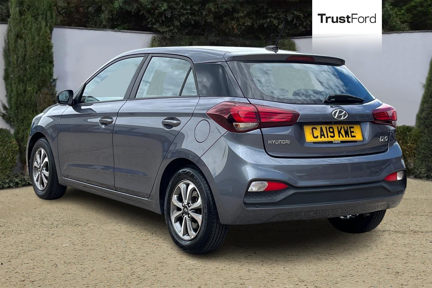 Hyundai i20 Photo 1