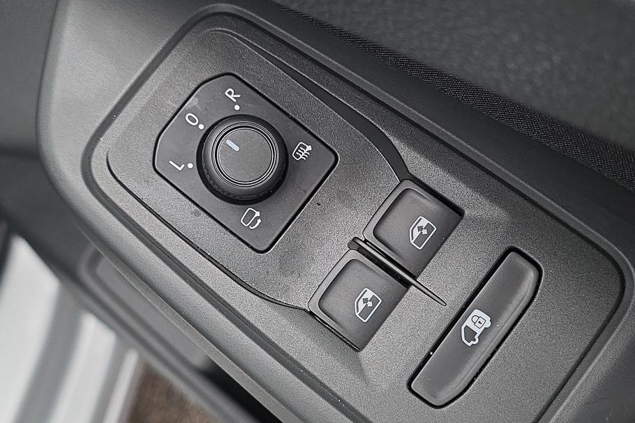 Used FORD TRANSIT CONNECT WV75YMM 18