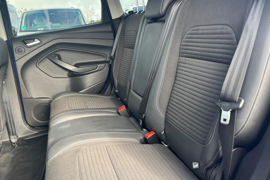 Ford KUGA Photo autoimg-3b7b1135a2e9e0d1d21dea2357d27924e59ca19f.jpg