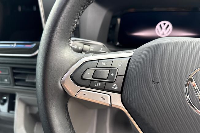 VOLKSWAGEN Crafter Photo 16
