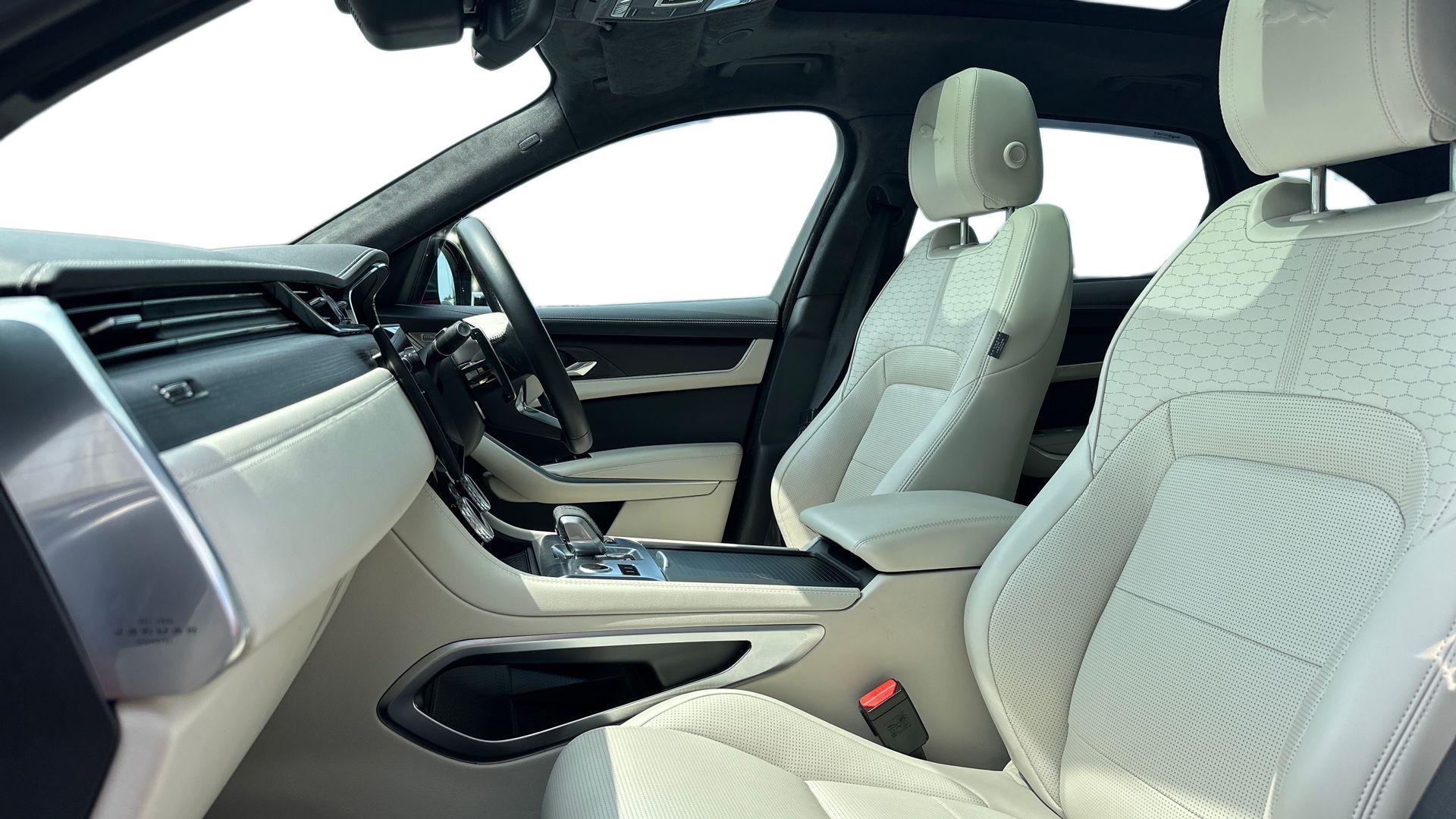 2024 Jaguar F-Pace thumbnail 3