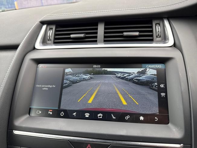 JAGUAR E-Pace Photo 39