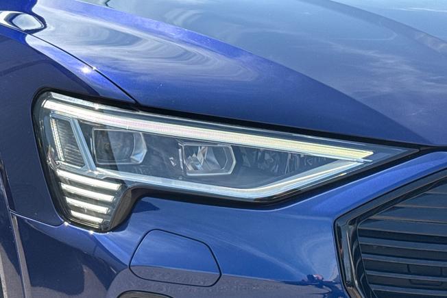 AUDI e-tron Photo 19