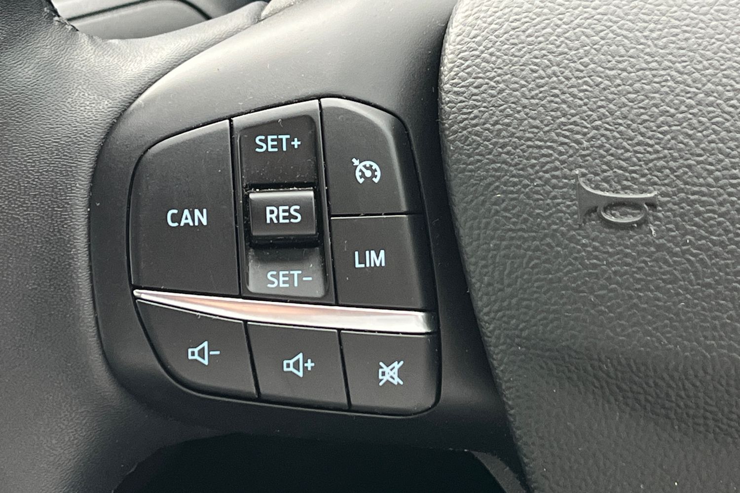 Ford FOCUS Photo 37