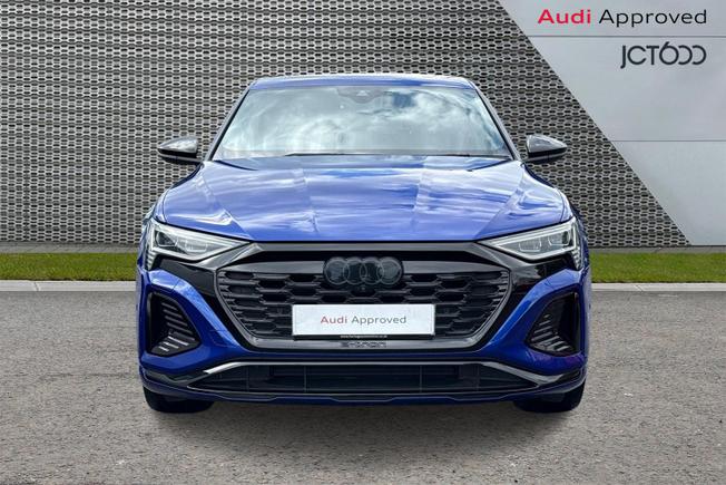AUDI Q8 E-Tron Photo 8