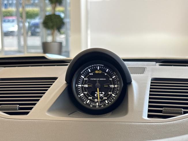 PORSCHE 911 Photo 18