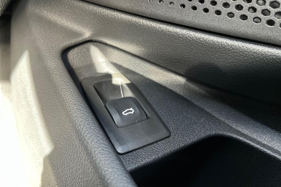 BMW 3 Series Photo autoimg-3b90d4559d7b3f6f3d9cfb3999779afe3dbdd1ac.jpg