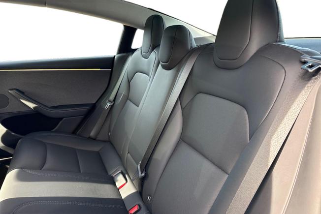 TESLA Model 3 Photo 9