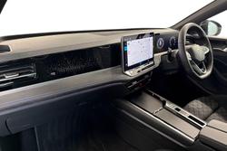 VOLKSWAGEN Passat Photo 2