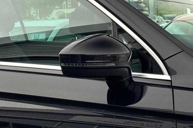 VOLKSWAGEN Tiguan Photo 20