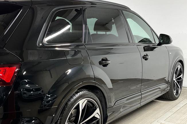 AUDI Q7 Photo 37