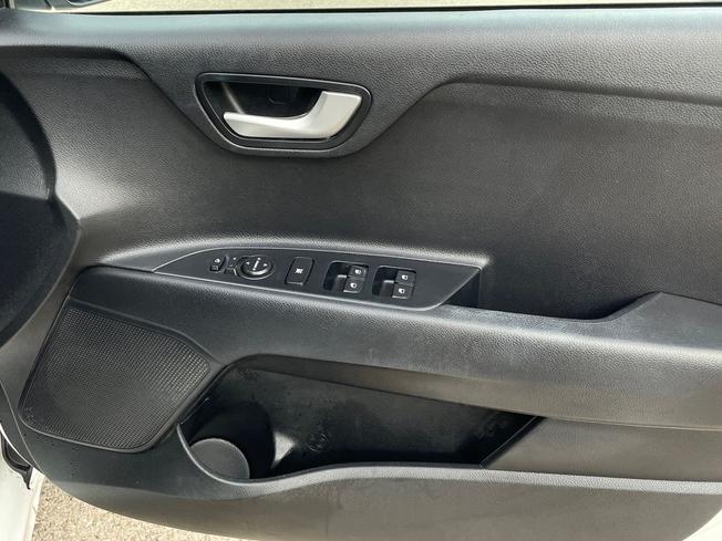KIA Rio Photo 29