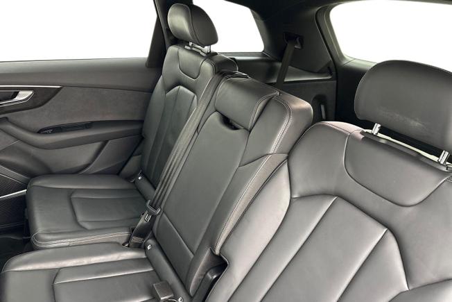 AUDI Q7 Photo 9