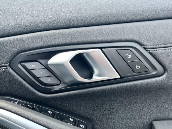 BMW 3 Series Photo autoimg-3bac2689d860a018dcaec0f6dc87f621b3792dd0.jpg