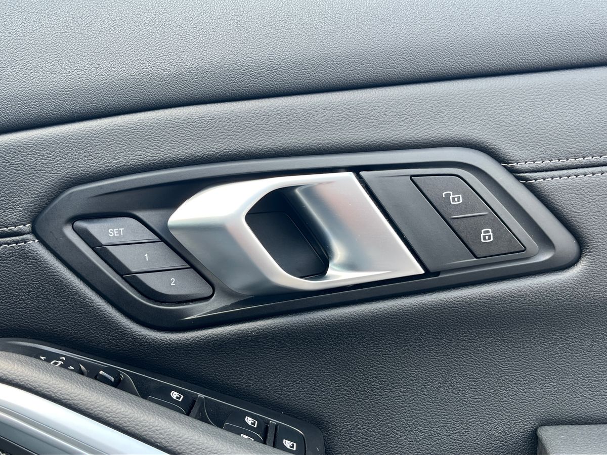 BMW 3 Series Photo 29
