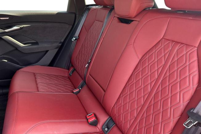 AUDI Sq6 E-Tron Photo 9