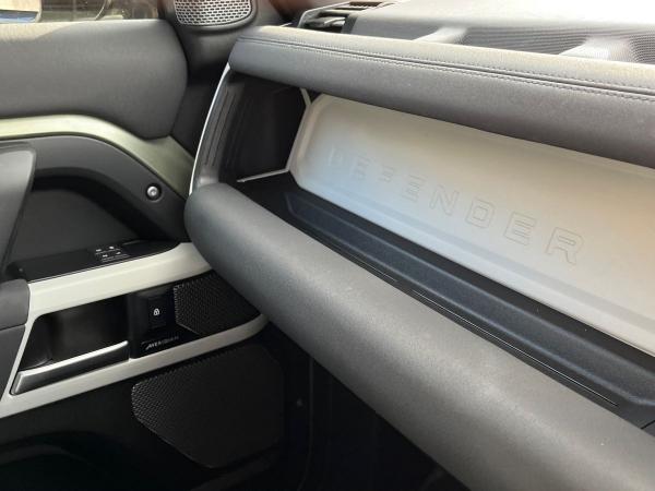 Land Rover Defender 110 Photo autoimg-3bb5e145b1708ae0b3b67ad5ce8af1387a15bc71.jpg