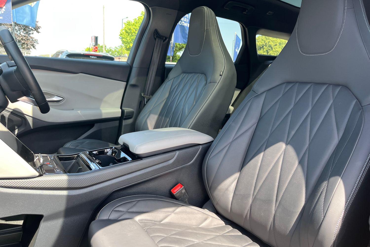 Ford Explorer Photo 18