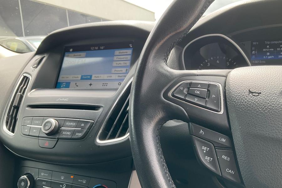 Ford FOCUS Photo autoimg-3bb8e3434129066d14ded1a55d116fb4aeb1a5a5.jpg